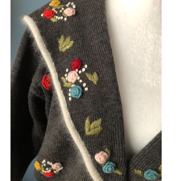 Vintage Rene Derhy gray boho embroidered wool angora blend cropped cardigan EUC - Picture 3 of 11
